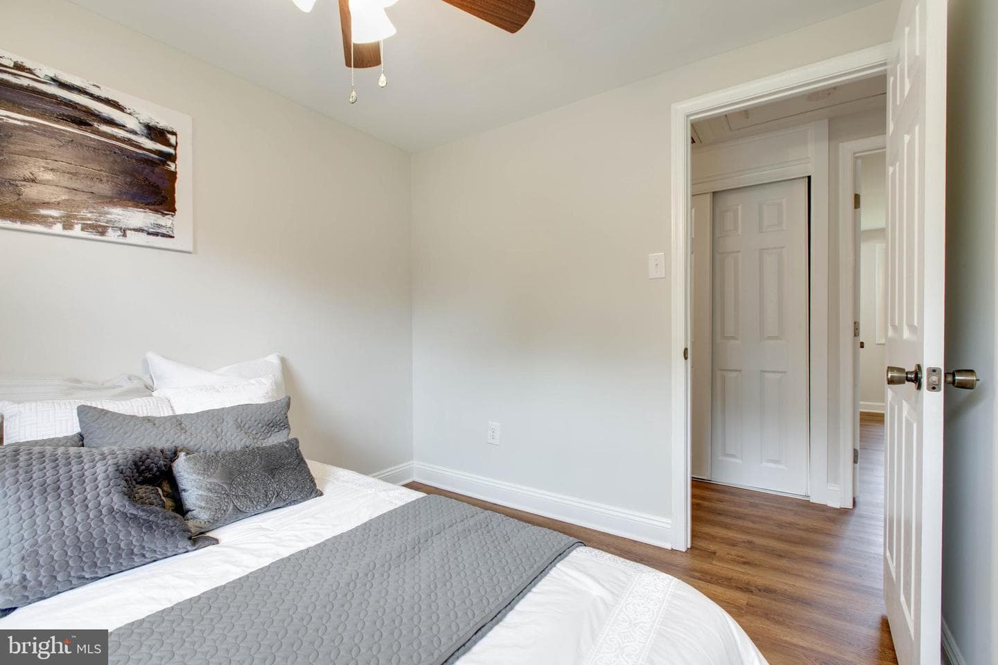 5731 Margrave Mews photo 33