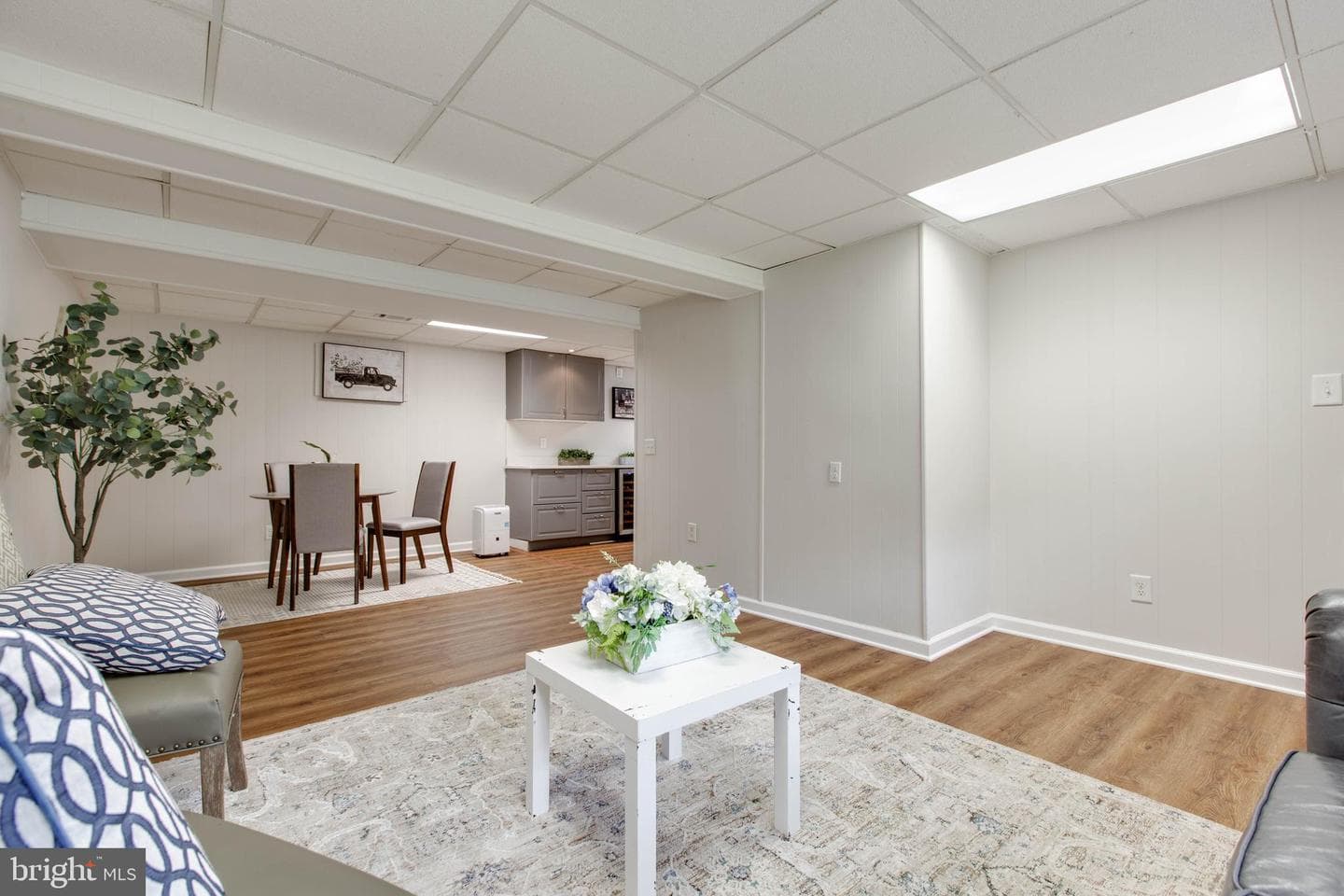 5731 Margrave Mews photo 38