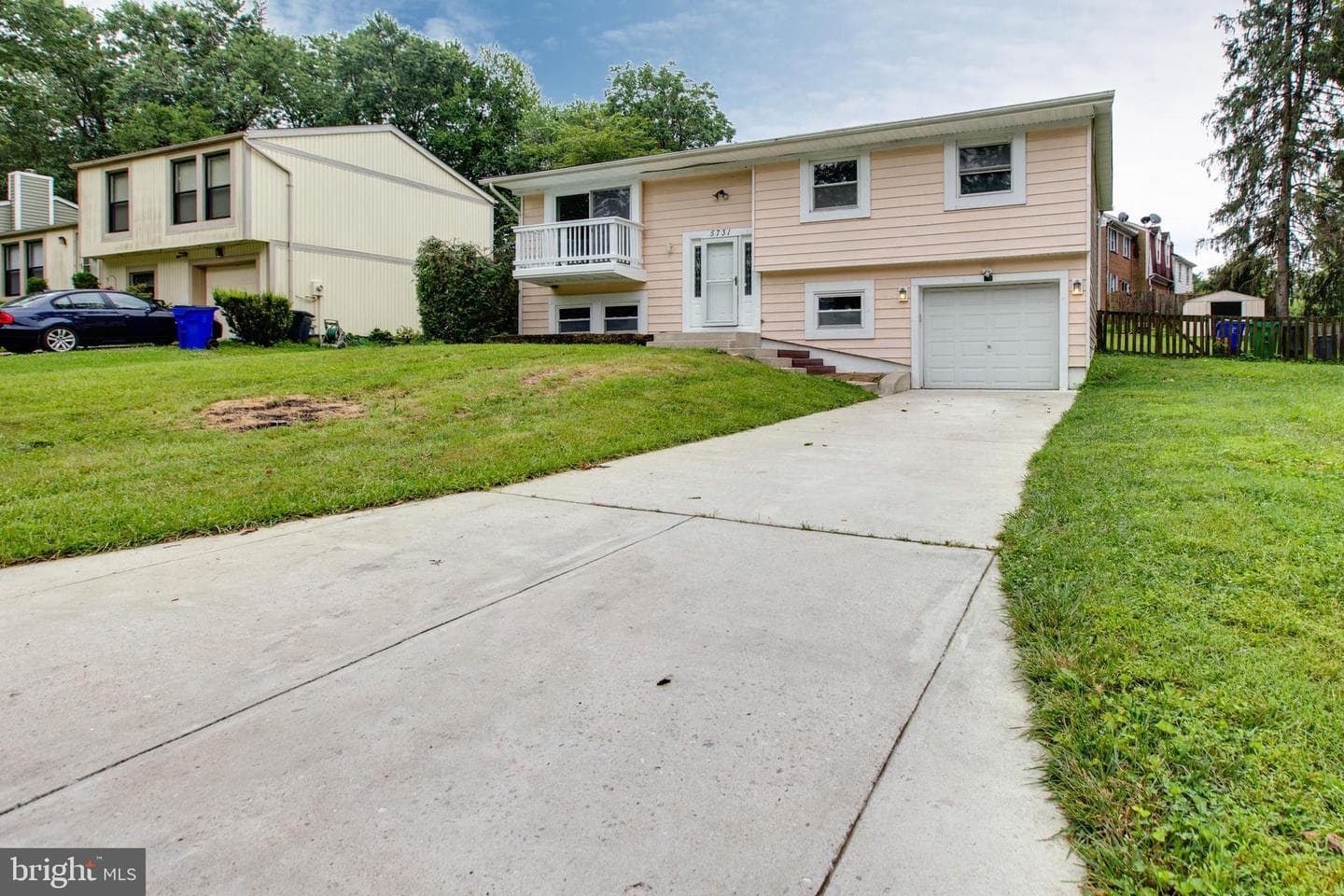 5731 Margrave Mews photo 4