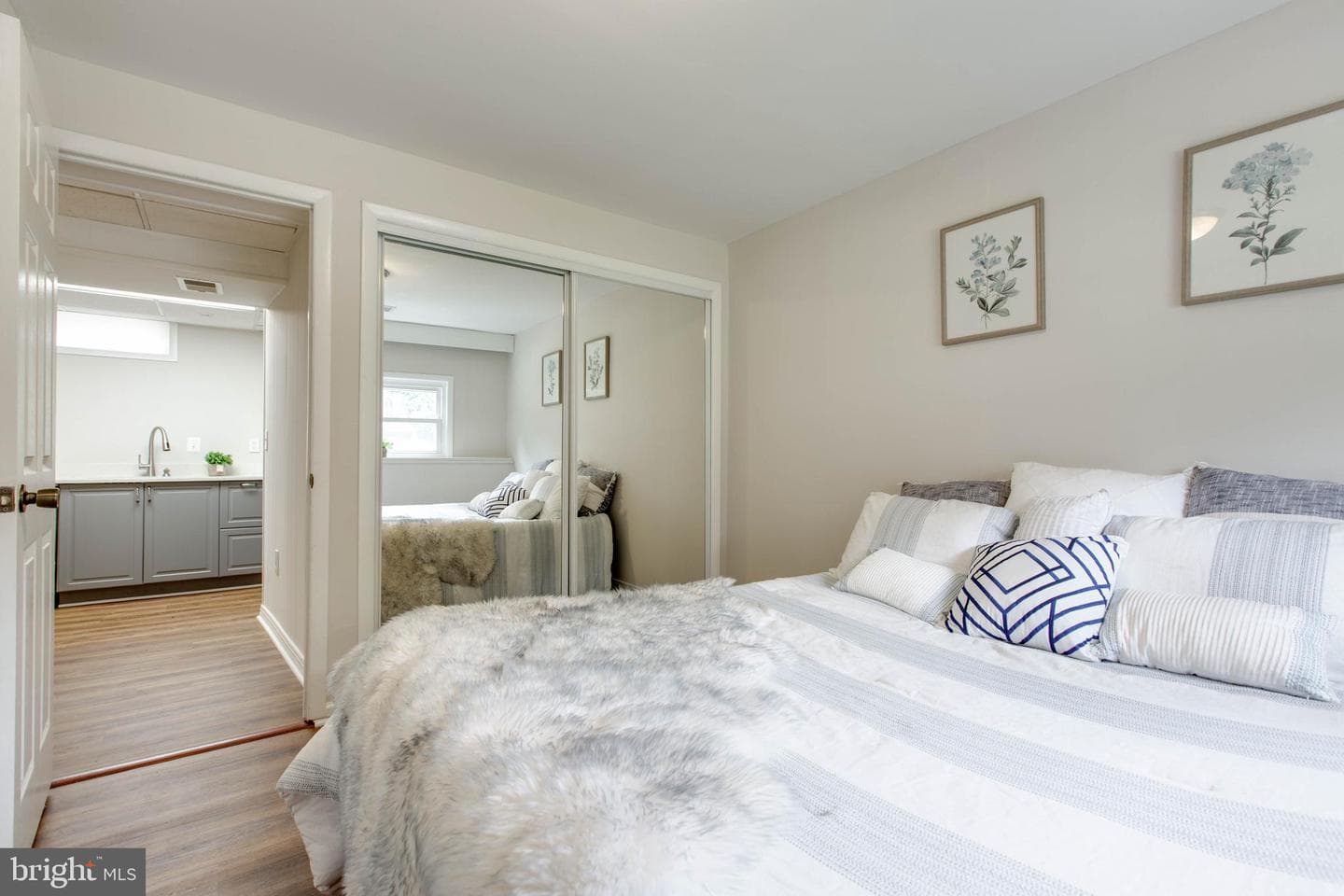 5731 Margrave Mews photo 42