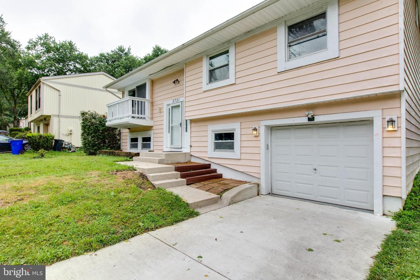 5731 Margrave Mews photo 5