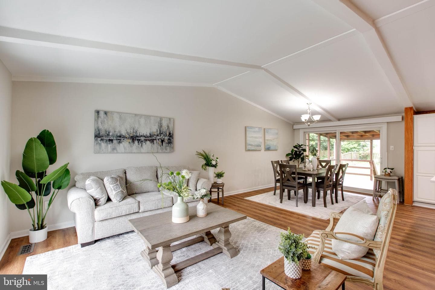 5731 Margrave Mews photo 8