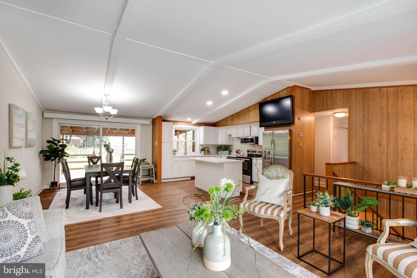 5731 Margrave Mews photo 9