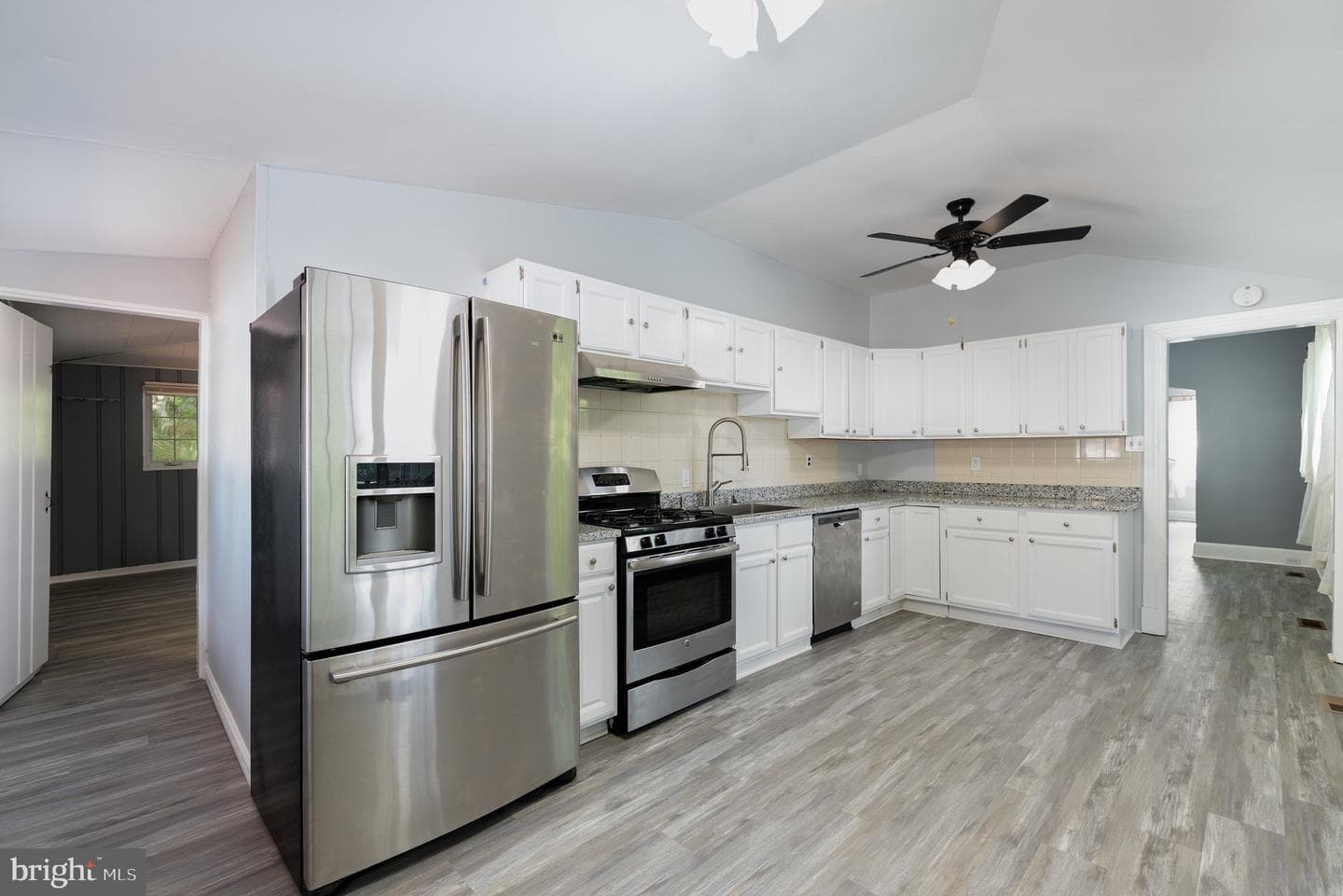 2932 Rogers Avenue photo 13