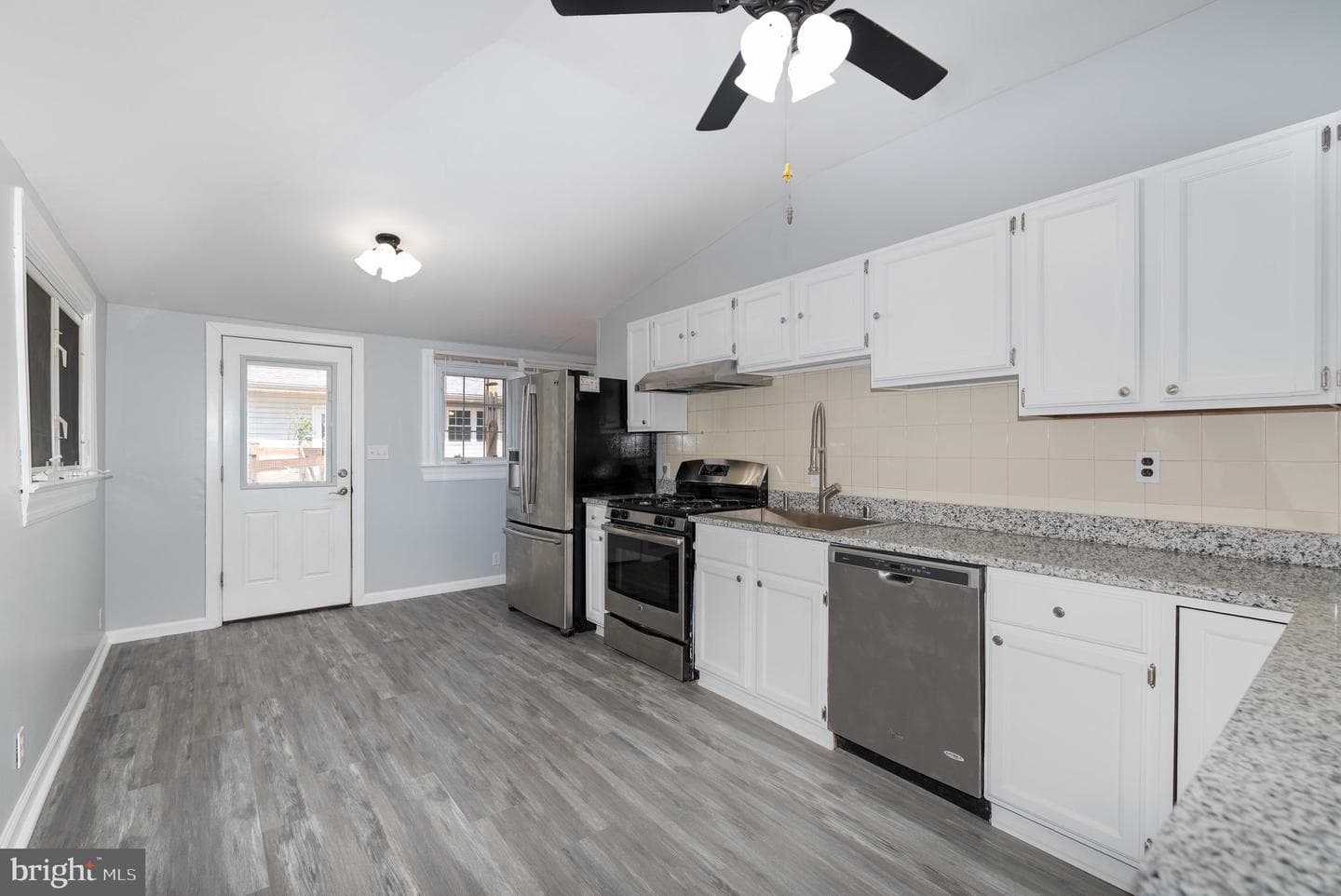 2932 Rogers Avenue photo 14