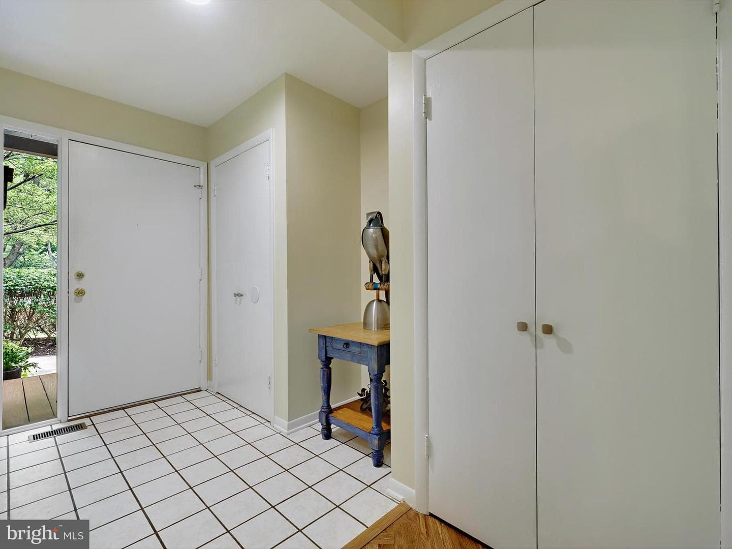 5583 Suffield Court photo 4