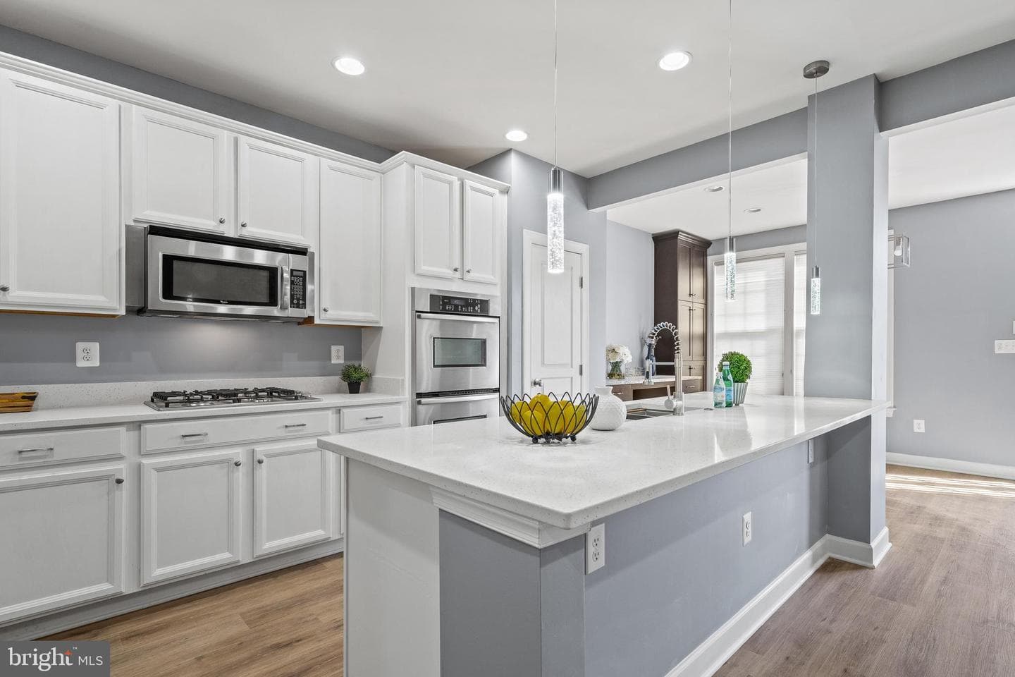 7704 Water Street photo 3