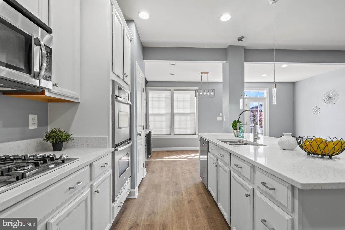 7704 Water Street photo 7