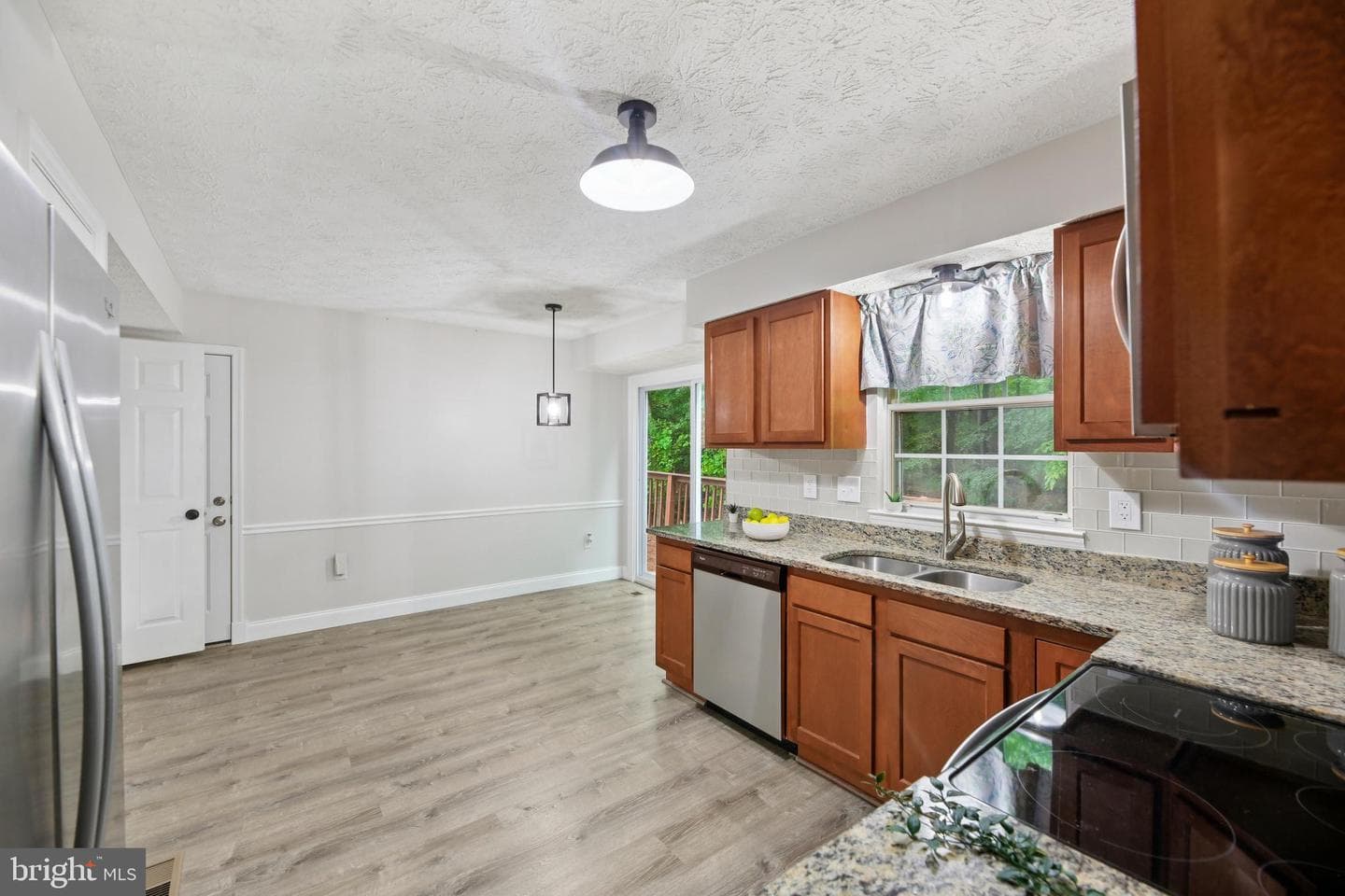 9060 Manorwood Road photo 10