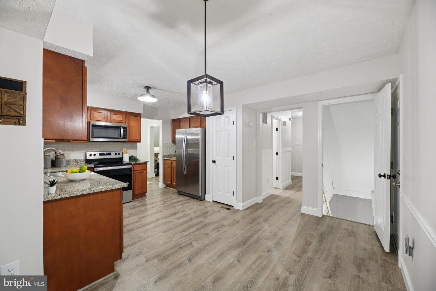 9060 Manorwood Road photo 13