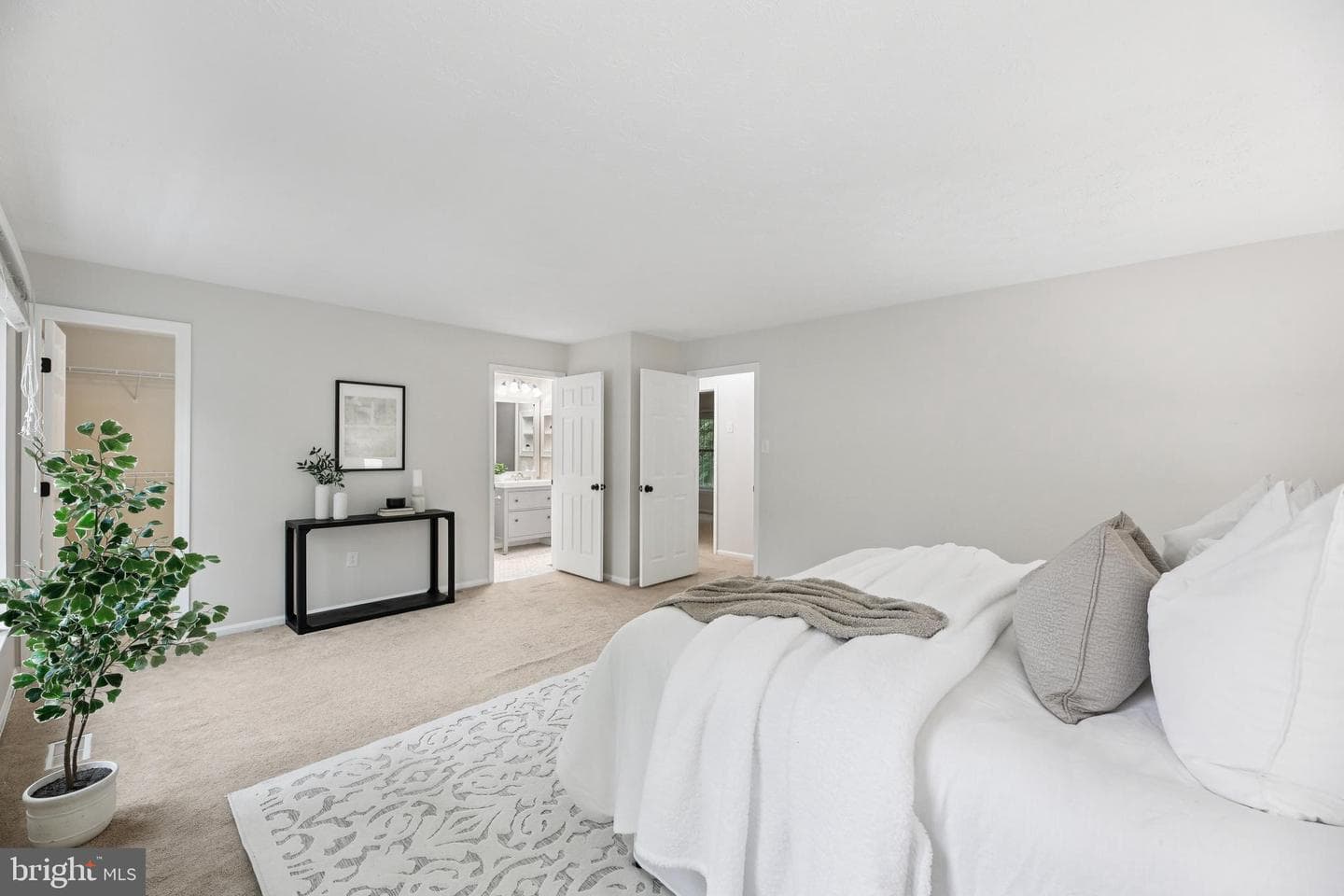9060 Manorwood Road photo 15