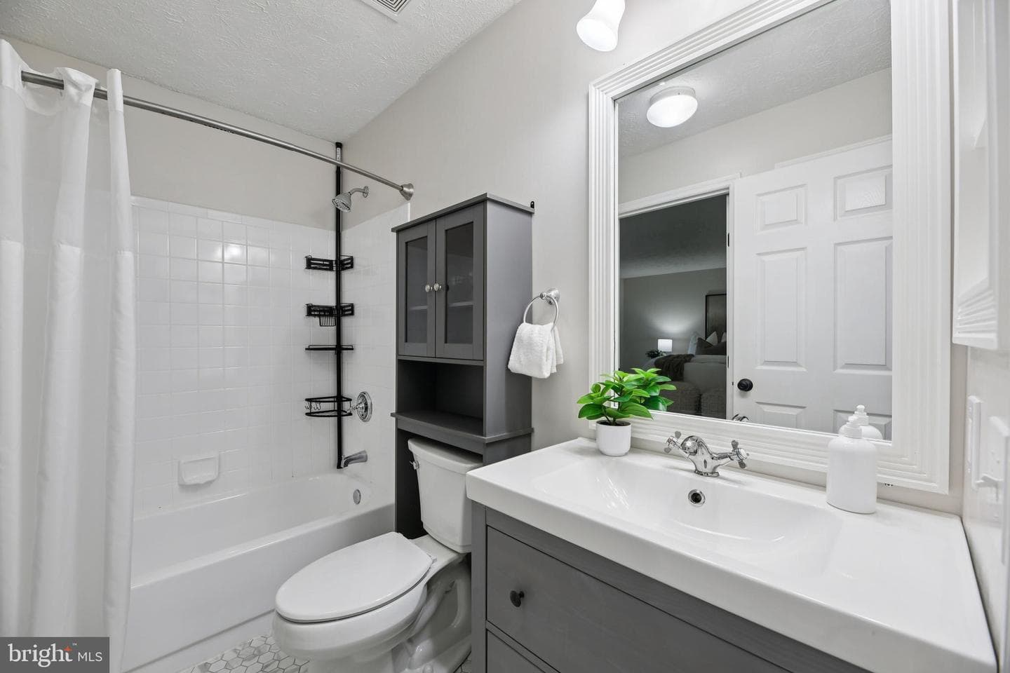 9060 Manorwood Road photo 18