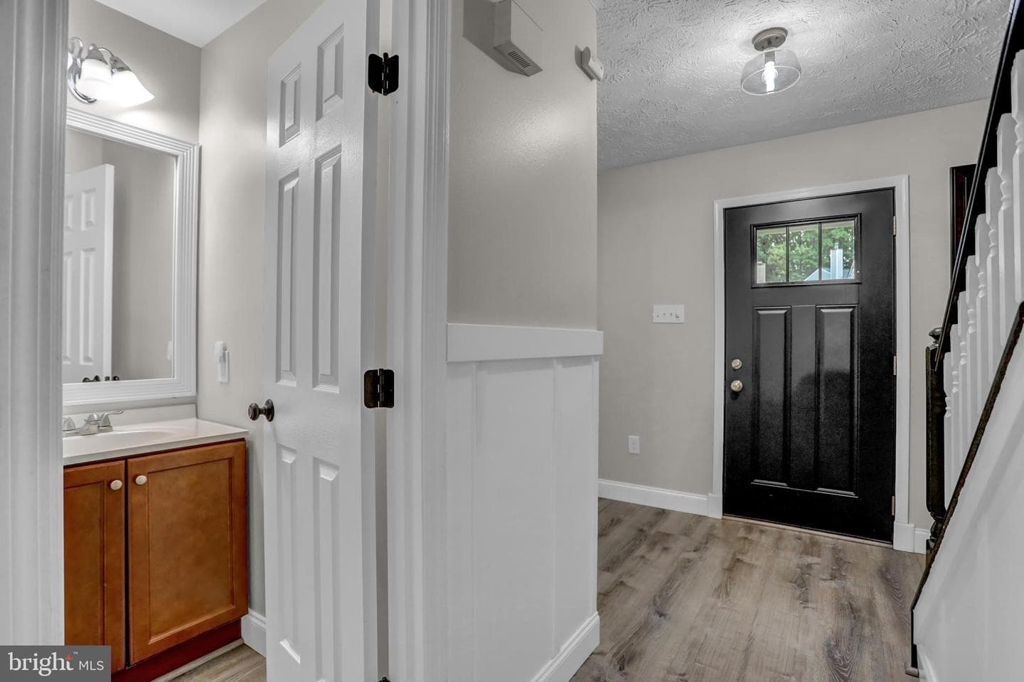 9060 Manorwood Road photo 19