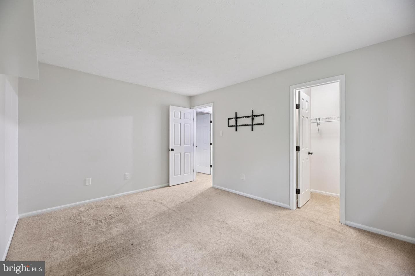 9060 Manorwood Road photo 21