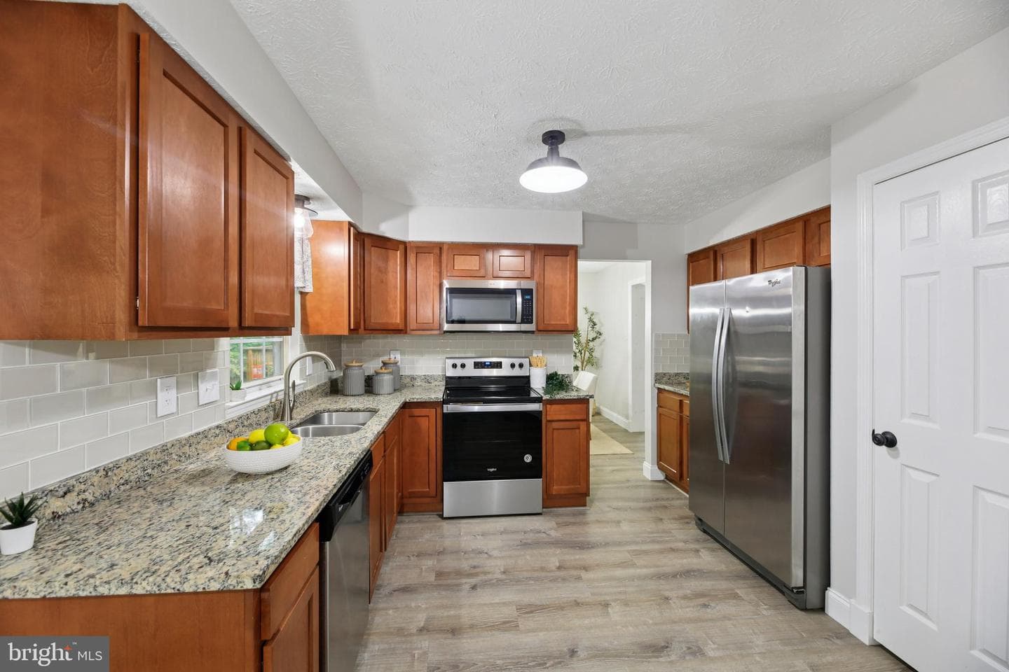 9060 Manorwood Road photo 9