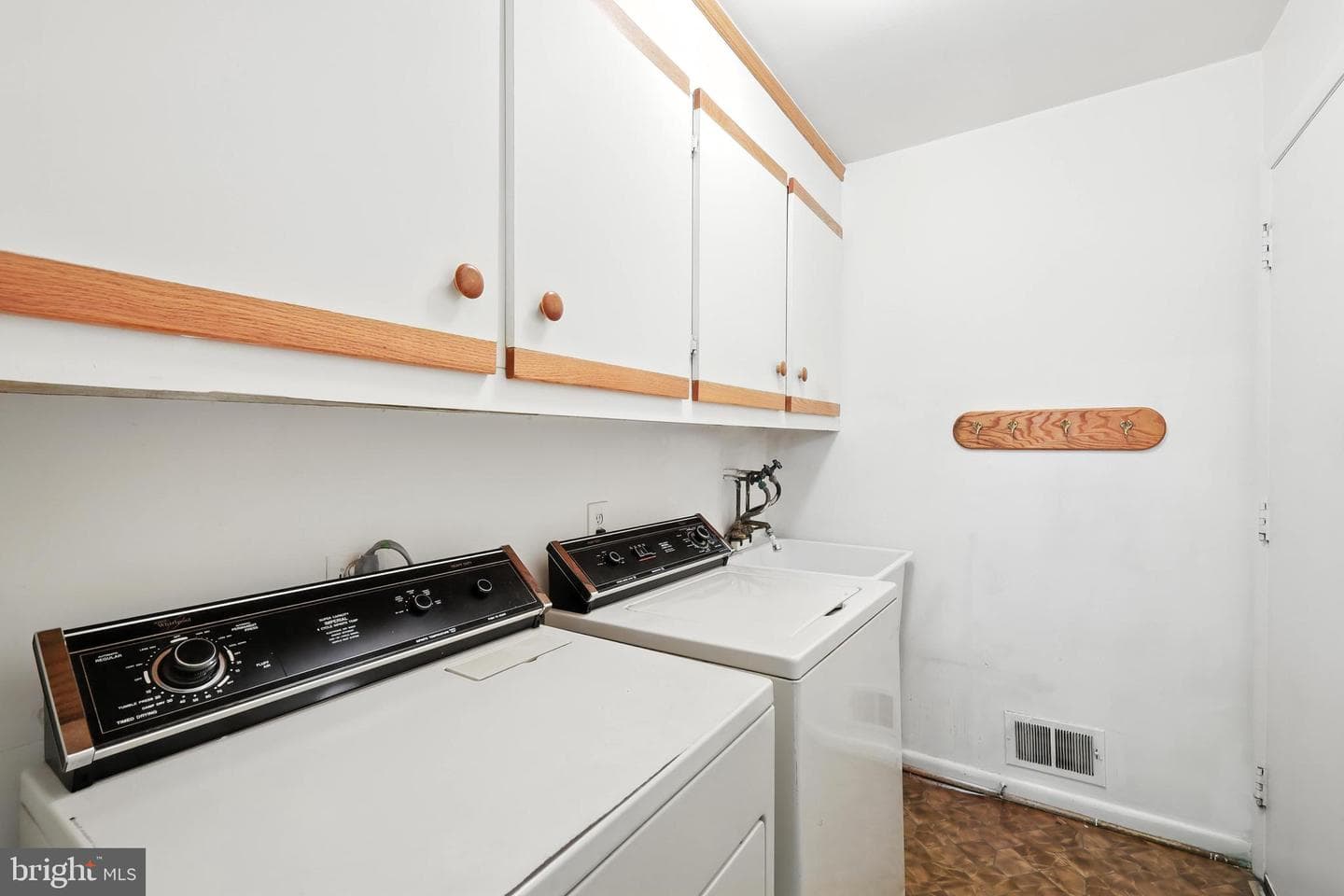 10958 Swansfield Road photo 19