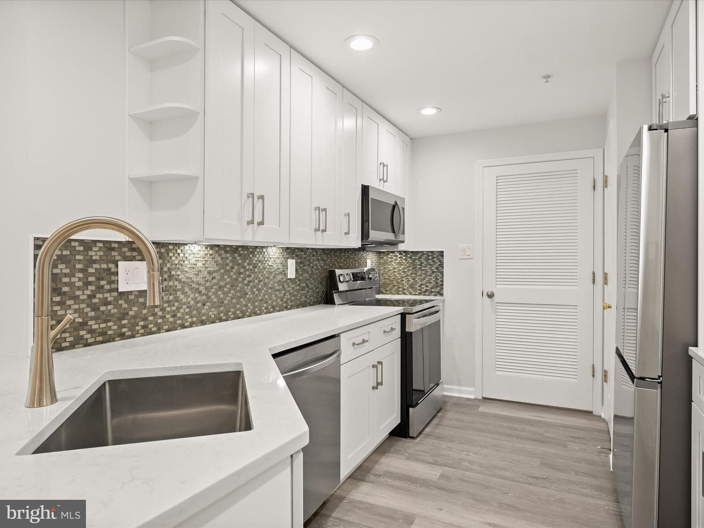 10822 Warfield Place #102 photo 9