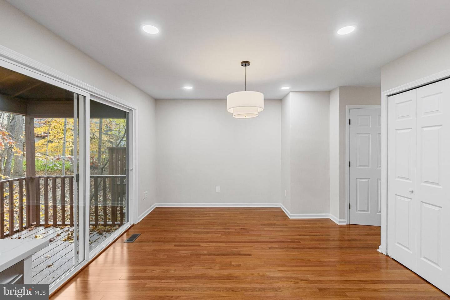 8871 Stonebrook Lane photo 9