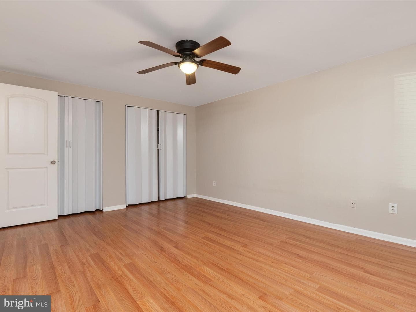 5390 White Mane photo 23