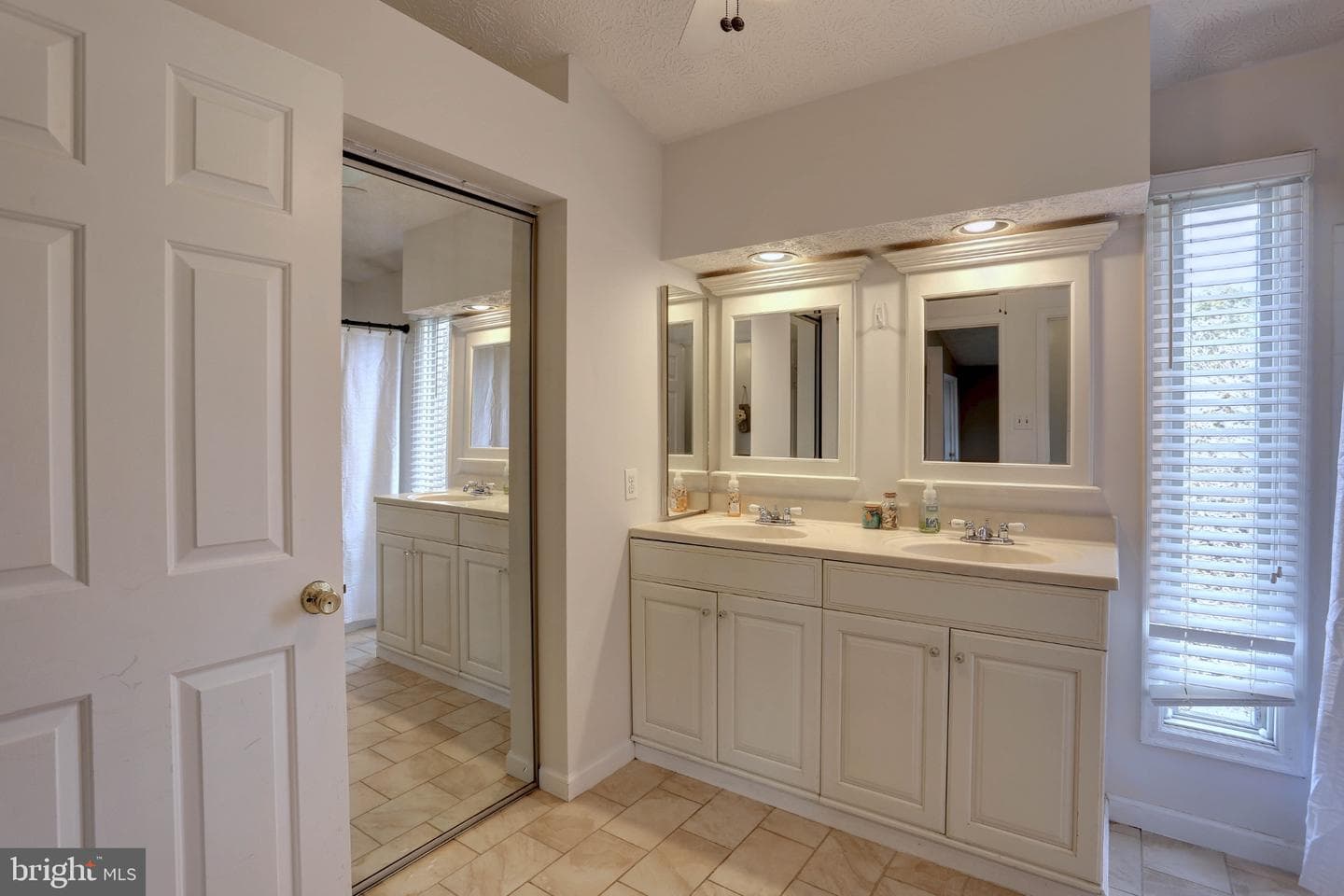 8200 Splashing Brook Court photo 31