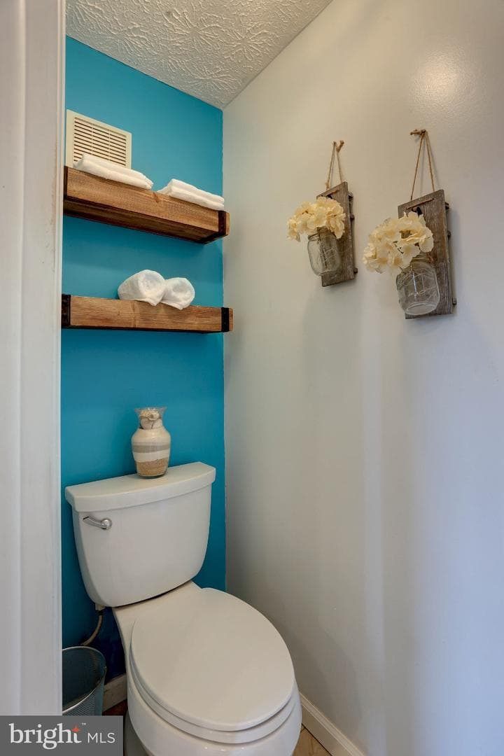 8200 Splashing Brook Court photo 32