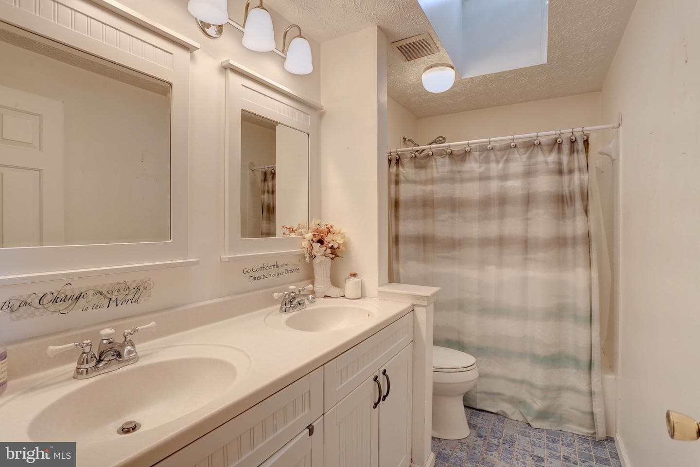 8200 Splashing Brook Court photo 38
