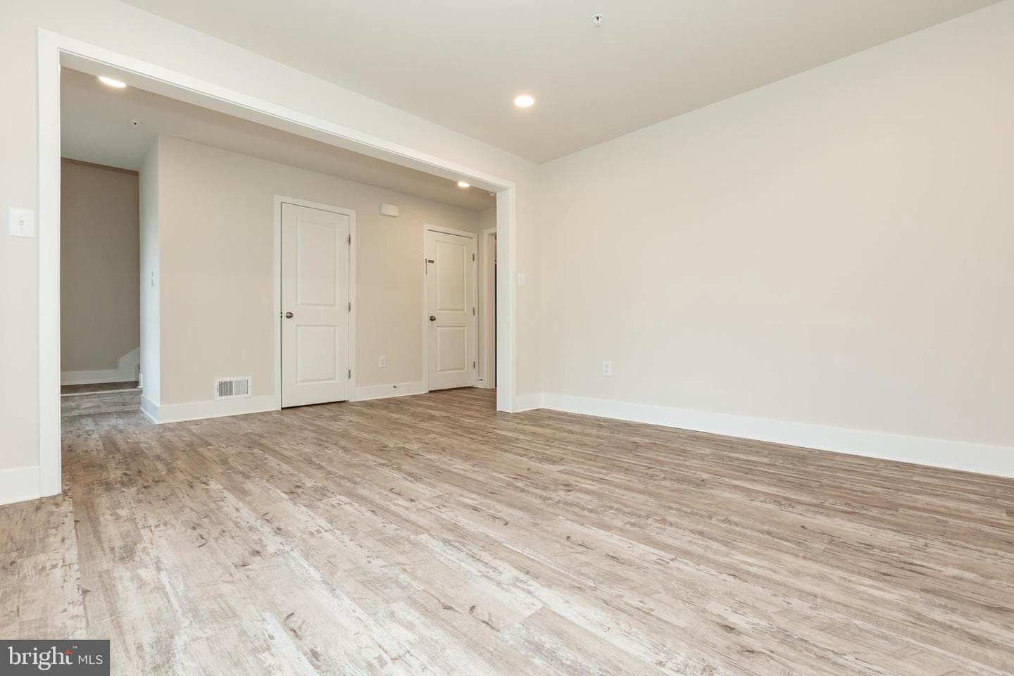 6274 Mound Street photo 40