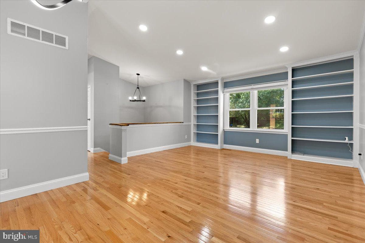 8400 Mitzy Lane photo 16