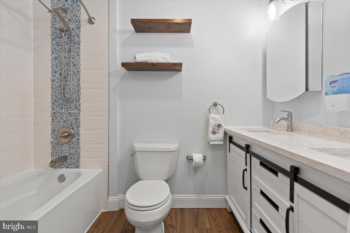 8400 Mitzy Lane photo 21