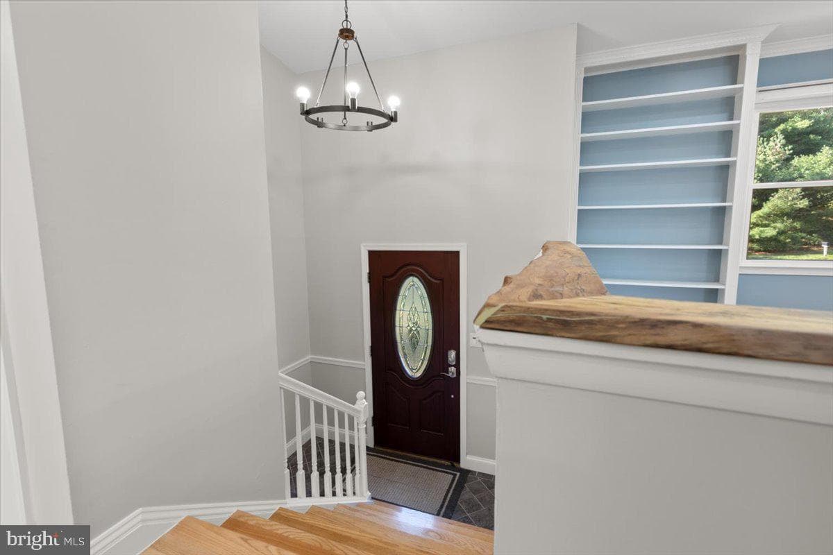 8400 Mitzy Lane photo 3