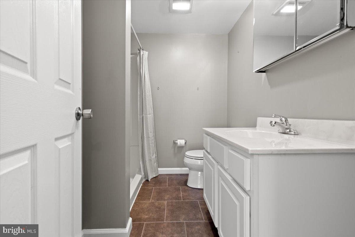 8400 Mitzy Lane photo 32