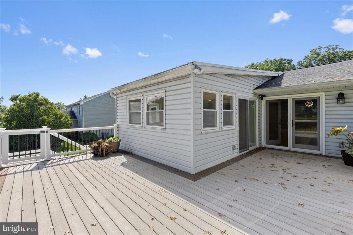 8400 Mitzy Lane photo 36