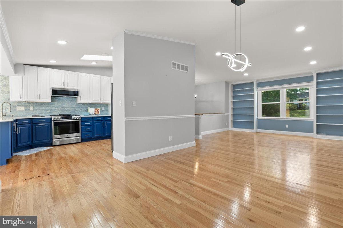 8400 Mitzy Lane photo 5