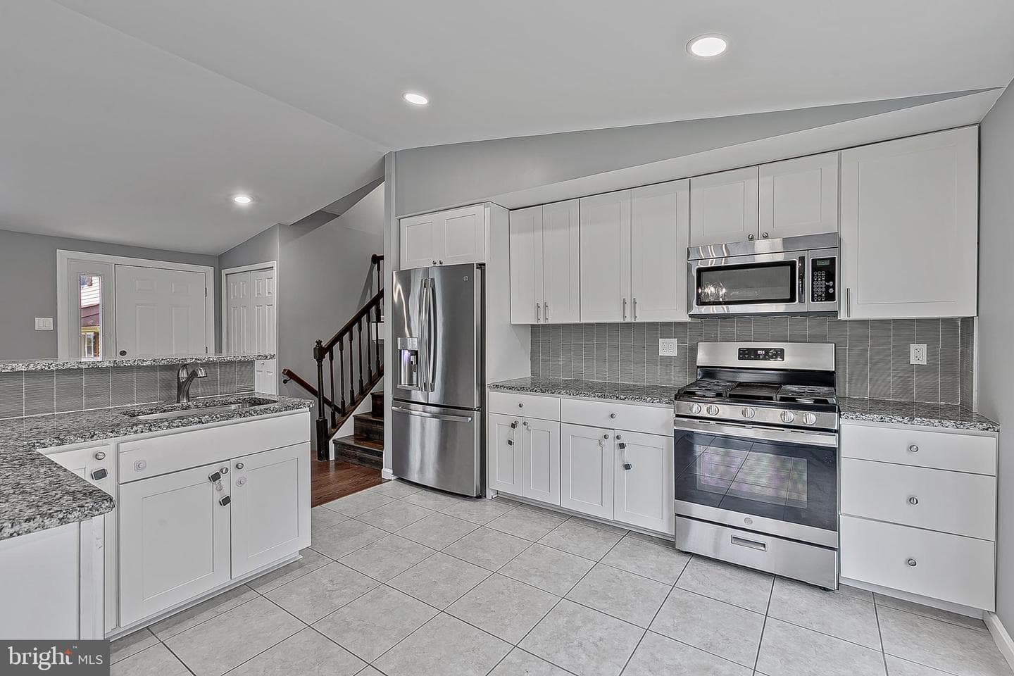 9068 Goldamber Garth photo 13