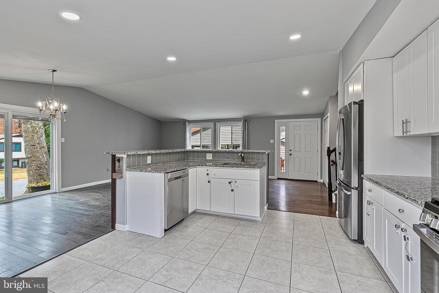 9068 Goldamber Garth photo 15