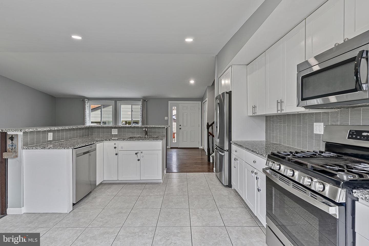 9068 Goldamber Garth photo 16