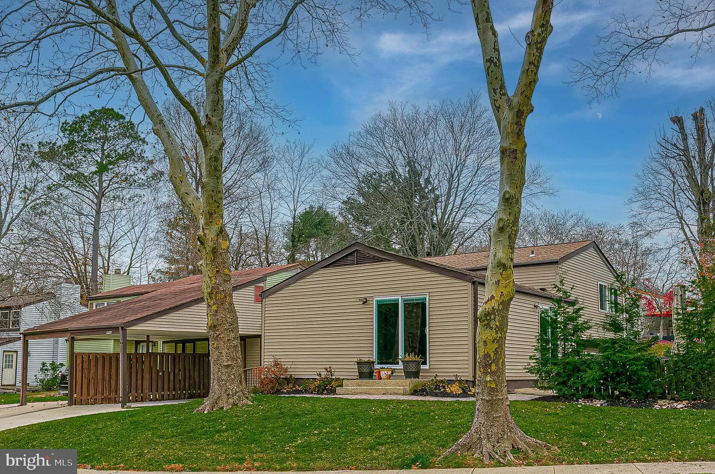 9068 Goldamber Garth photo 2