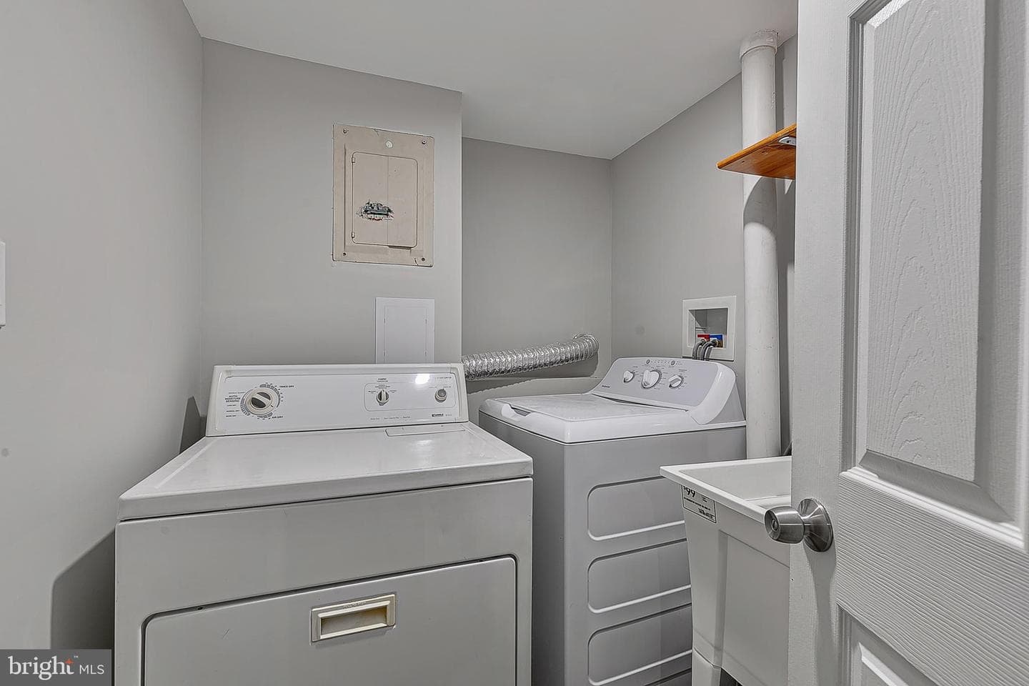 9068 Goldamber Garth photo 29