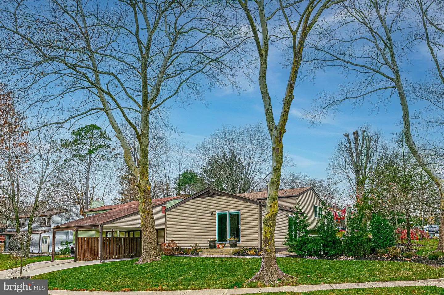 9068 Goldamber Garth photo 3