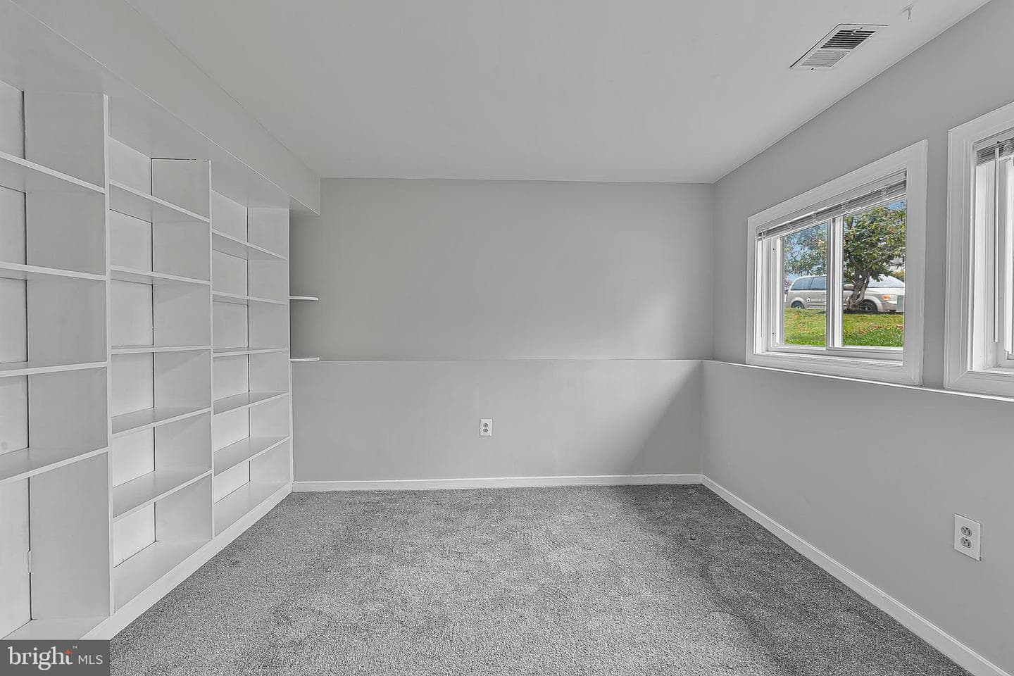 9068 Goldamber Garth photo 30