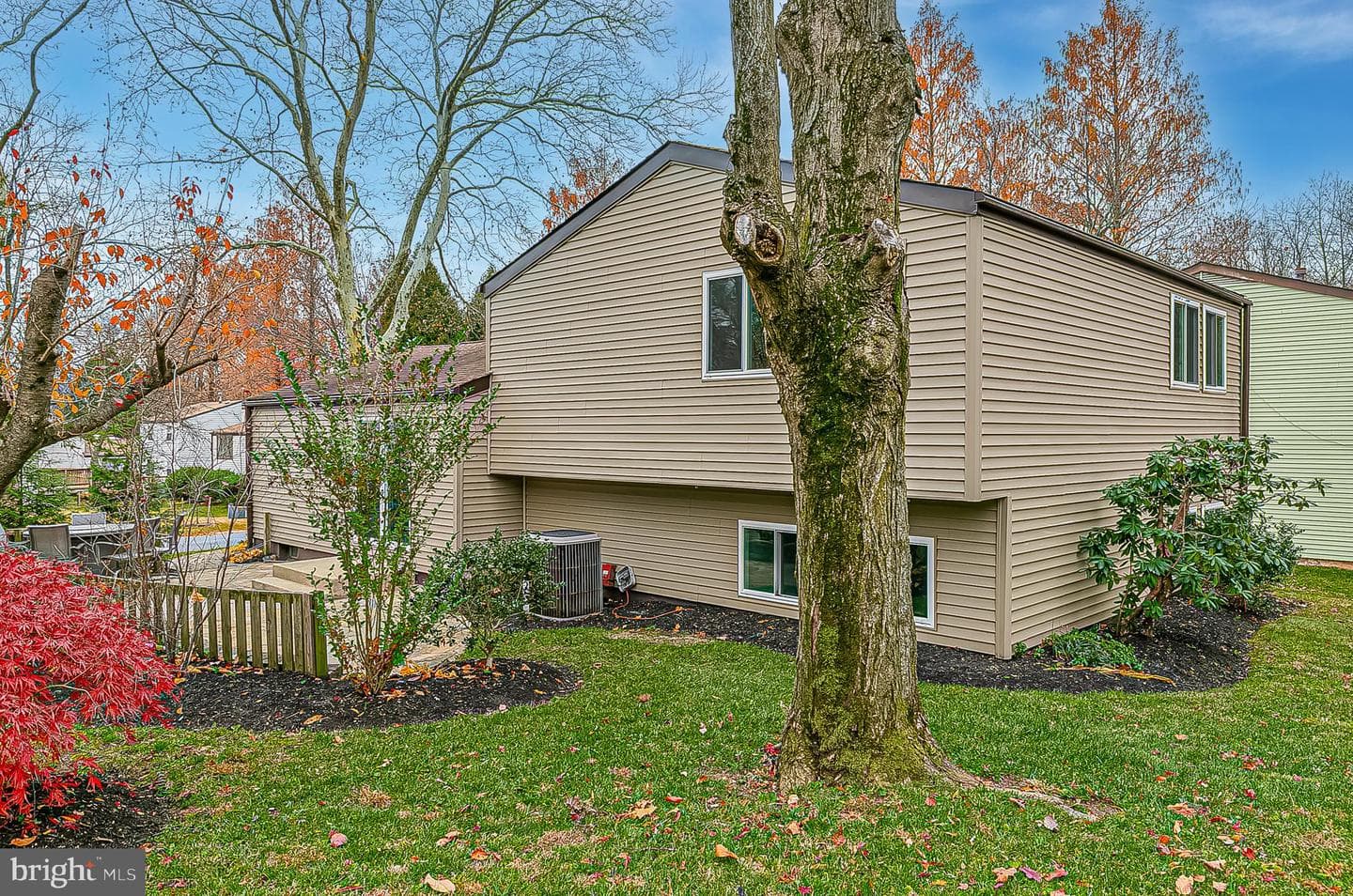 9068 Goldamber Garth photo 39