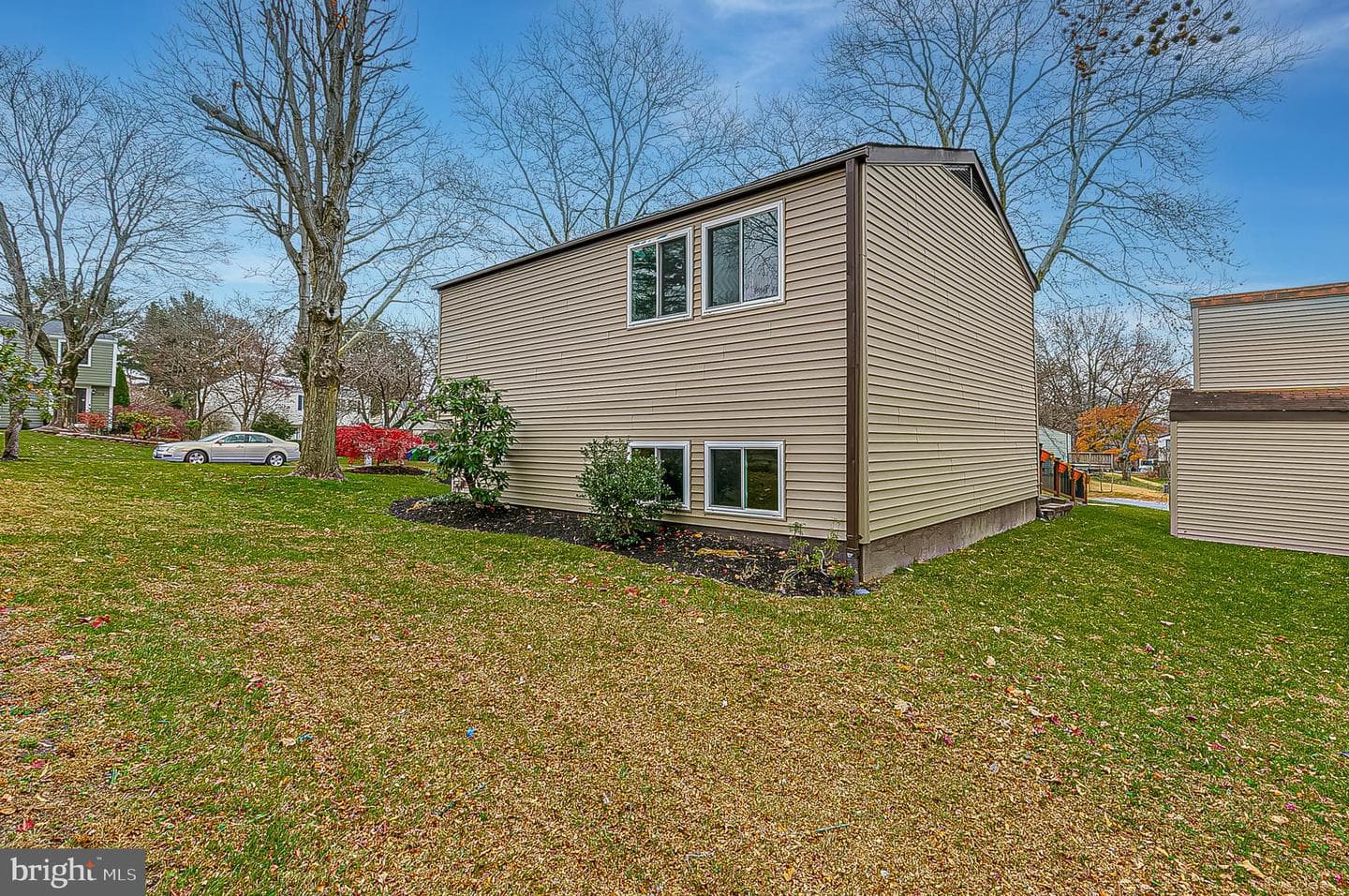 9068 Goldamber Garth photo 40