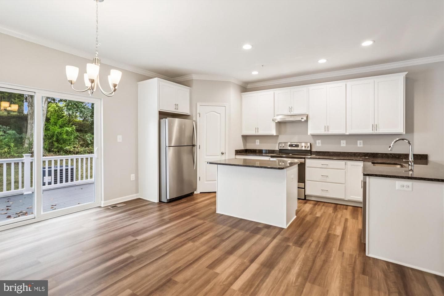 9256 Laurens Way photo 17