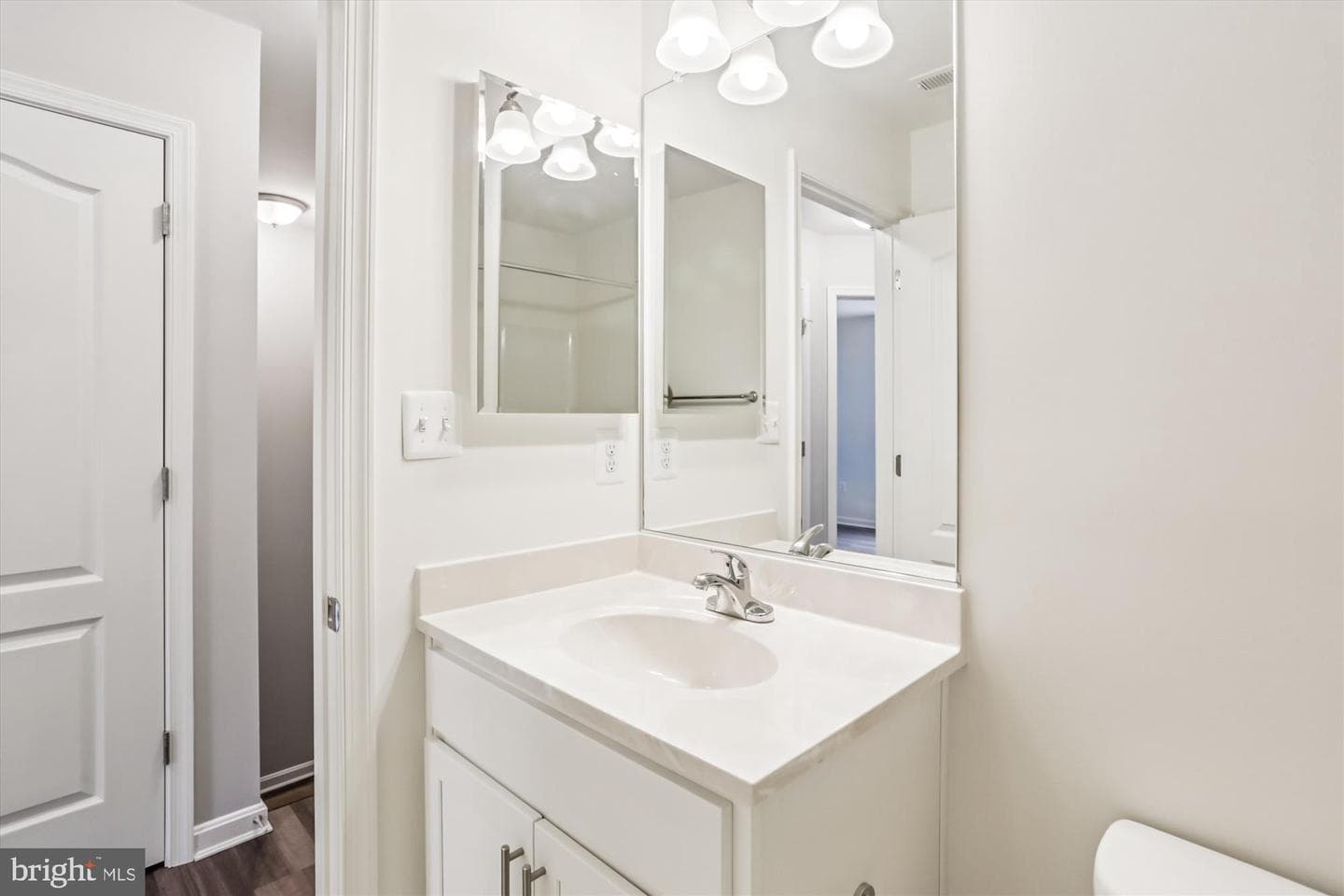 9256 Laurens Way photo 33