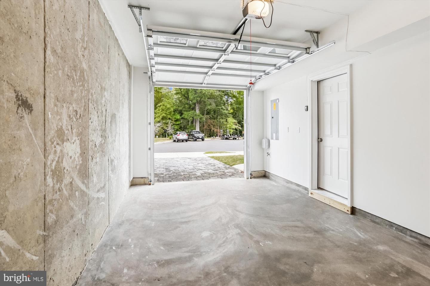 9256 Laurens Way photo 34