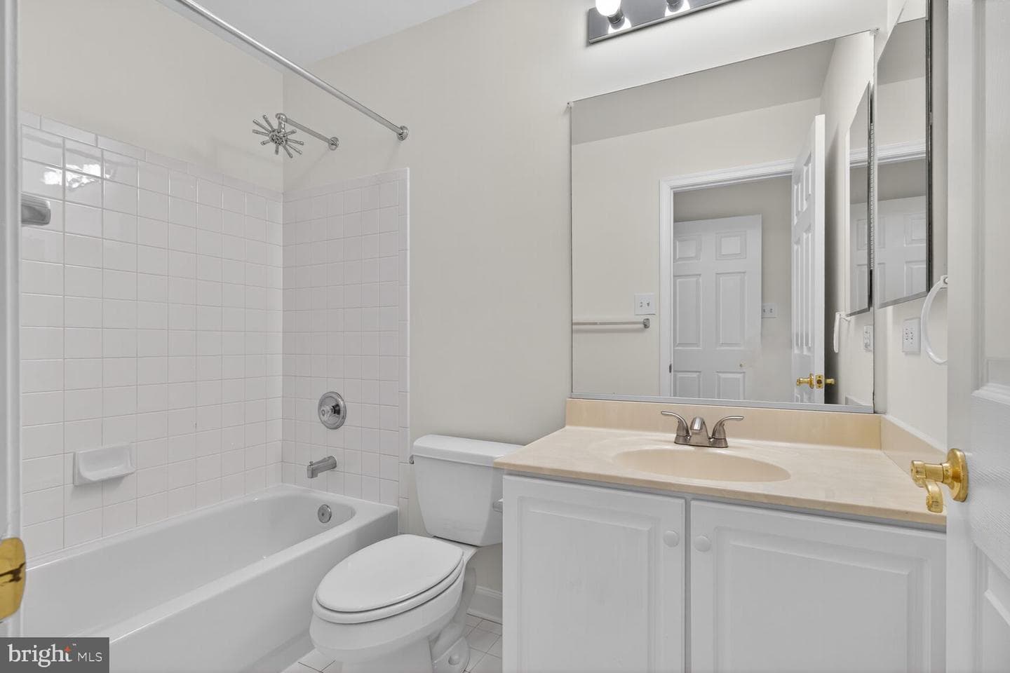 8369 Governor Grayson Way photo 38