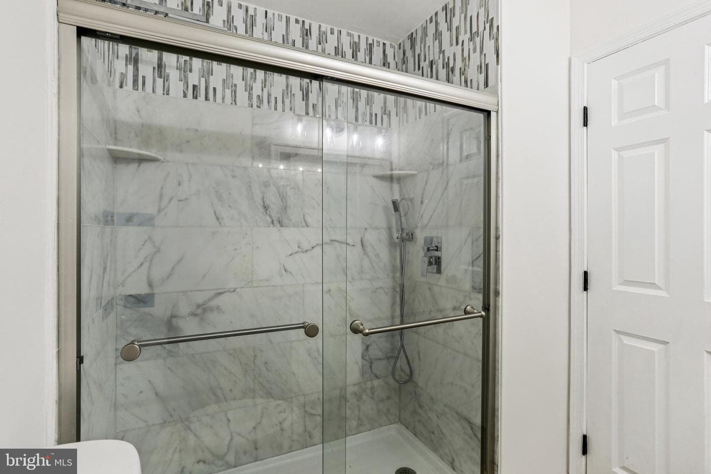 15474 Roxbury Road photo 18