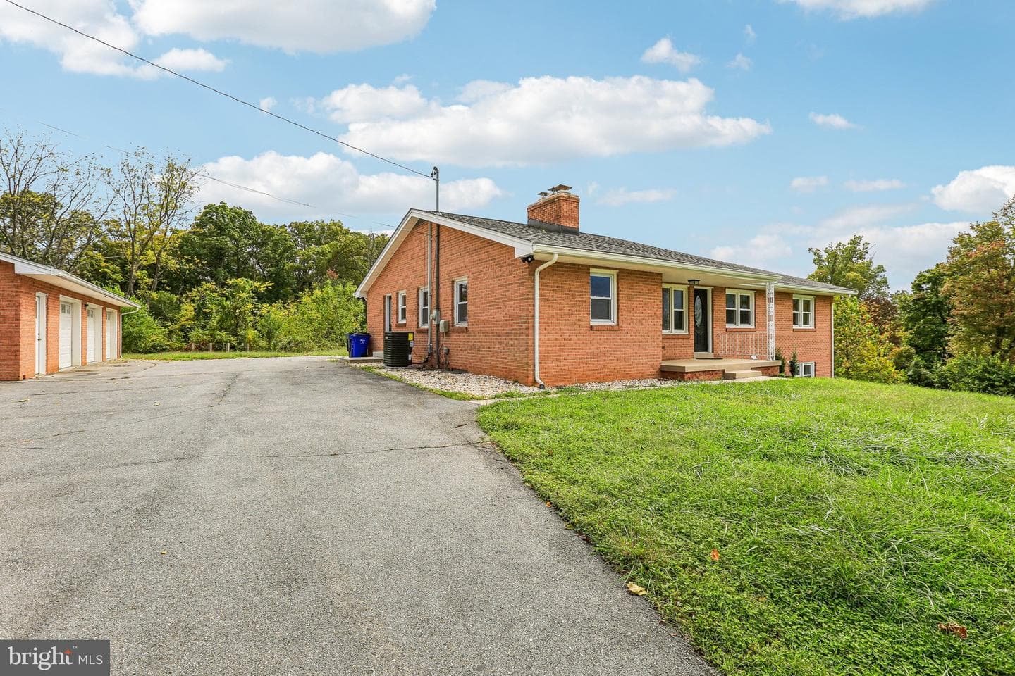 15474 Roxbury Road photo 3