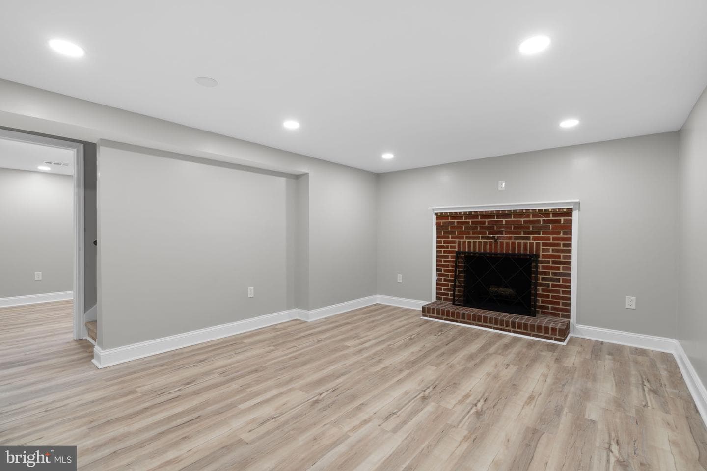 8334 Woodward Street photo 24