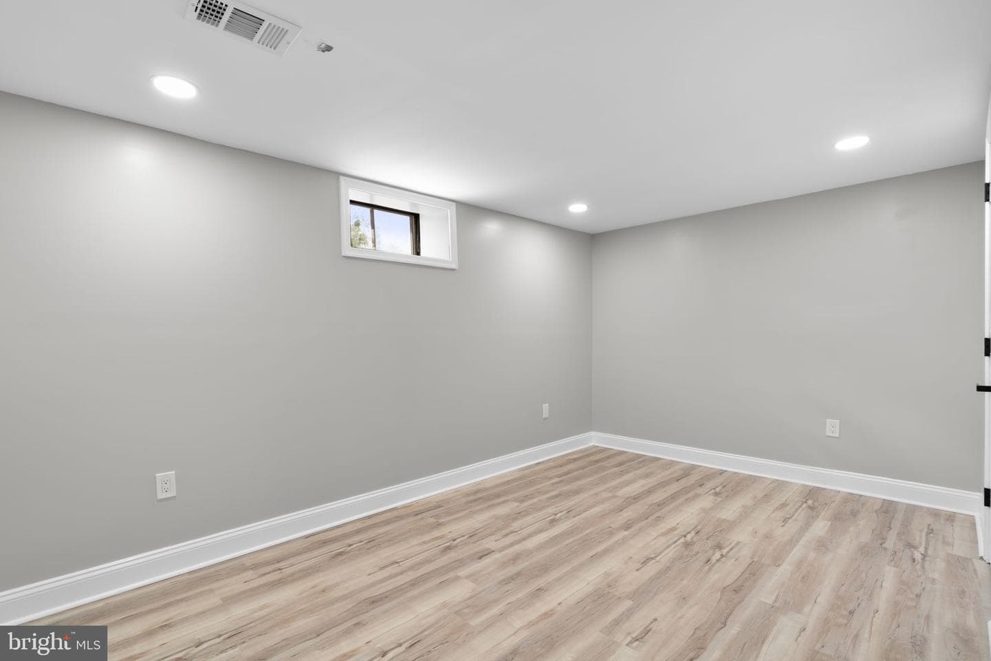 8334 Woodward Street photo 30
